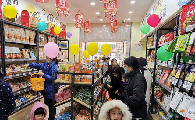 依托優(yōu)質(zhì)產(chǎn)品質(zhì)量，怡佳仁零食店加盟品牌創(chuàng)建豐富的產(chǎn)品矩陣