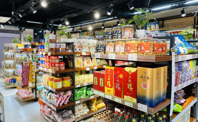 "全渠道+全高品質(zhì)+全產(chǎn)業(yè)鏈+全球資源+全國布局"，怡佳仁零食店的五全戰(zhàn)略