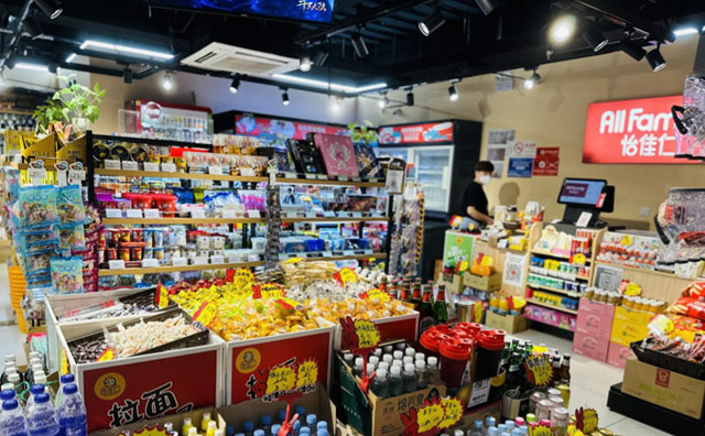 讓零食店加盟商無后顧之憂，怡佳仁品牌實(shí)力支撐