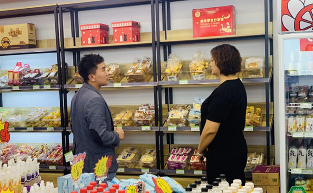 持續(xù)塑造更加智能化的系統(tǒng)，打造緊跟時代的怡佳仁零食店品牌
