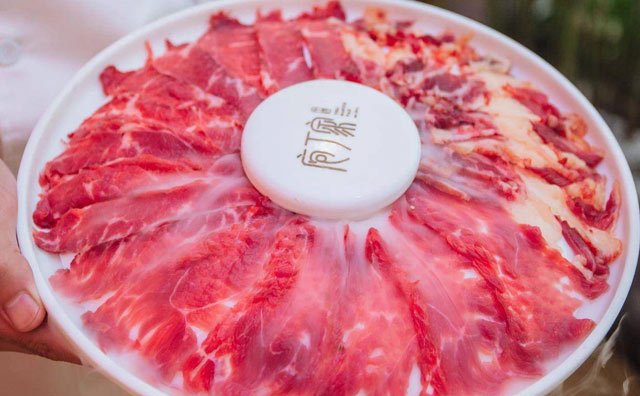 打卡庖丁家，品味鮮牛肉火鍋美味大餐！