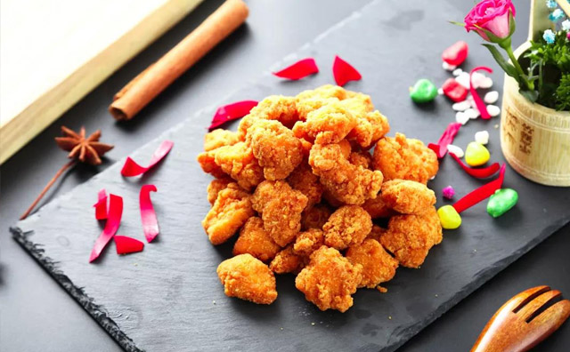 功夫雞排，正宗臺灣口味，口感酥脆色澤誘人健康美味