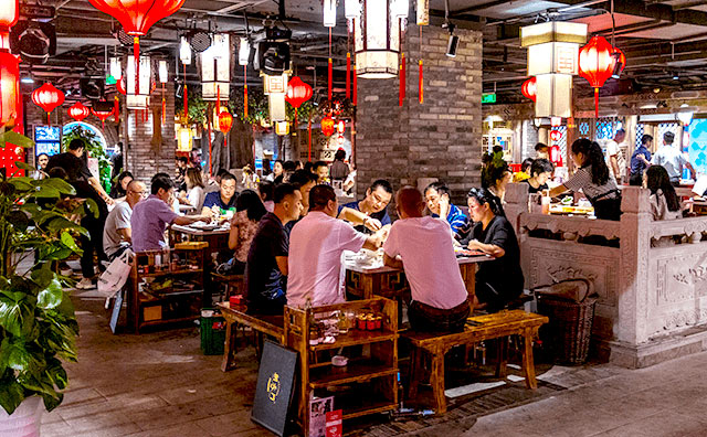 百色開火鍋店，如何提高前廳服務(wù)水平？