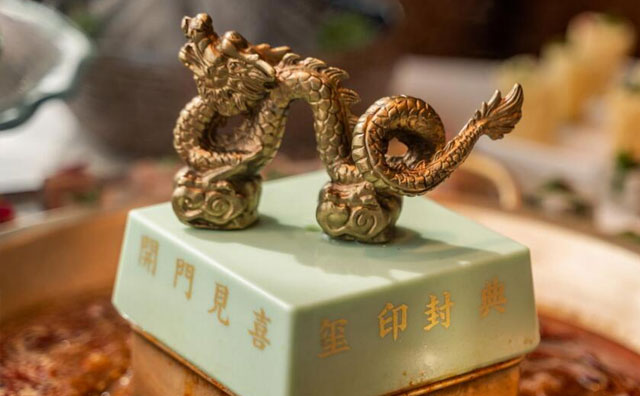來朝天門吃火鍋，感受火鍋界的顏值天花板！
