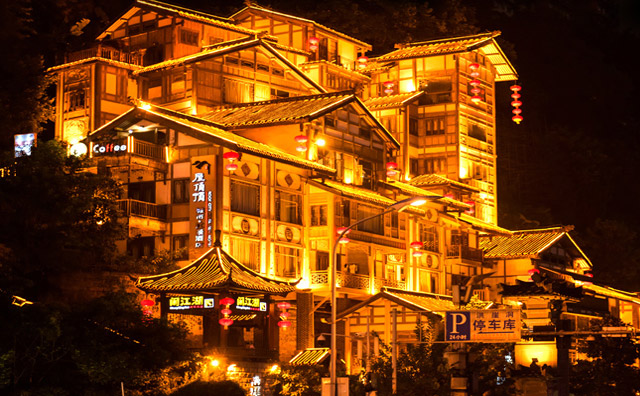 重慶洪崖洞哪家火鍋好吃，朝天門邀你看江景吃火鍋