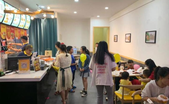 拎包輕松開店，快樂星漢堡好評如潮！