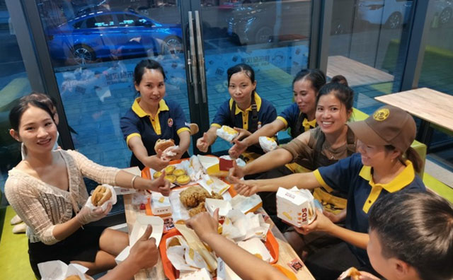 創(chuàng)業(yè)選擇快樂(lè)星漢堡，是一種新生活的開始