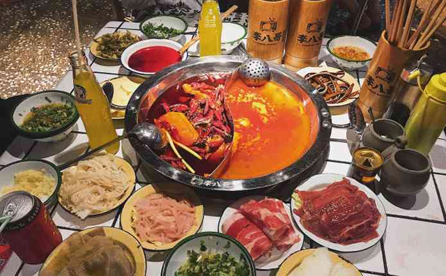 李八哥火鍋俱樂(lè)部，打小麻將，喝蓋碗茶，吃李八哥
