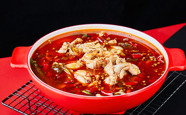 老黃記丁丁美蛙魚頭自助魚火鍋，味鮮美味，營養(yǎng)豐富
