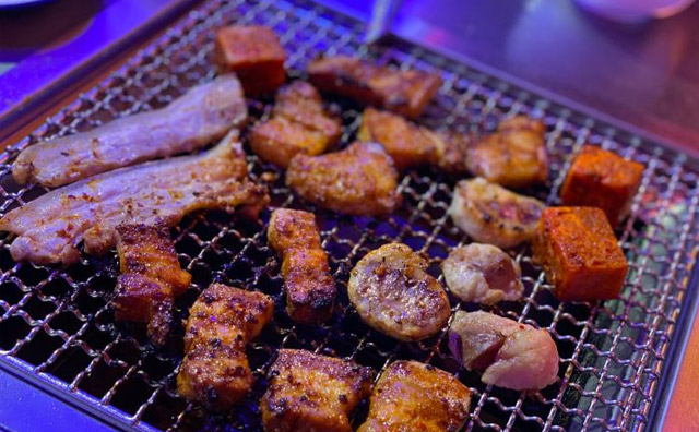 開一家烤肉店需要選擇什么品牌，加盟更靠譜