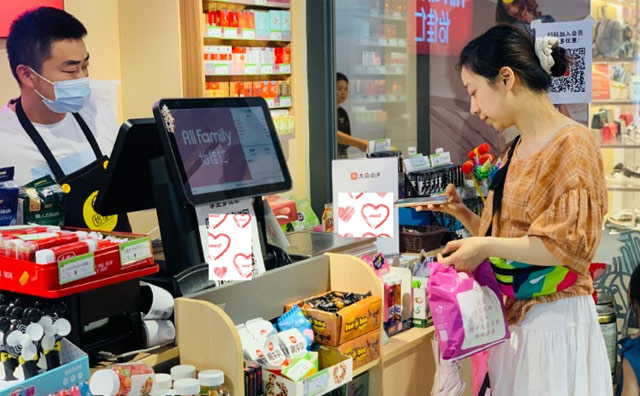 食品行業(yè)新增千億市場(chǎng)，網(wǎng)紅國(guó)潮怡佳仁零食店加盟再度崛起