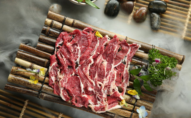 創(chuàng)業(yè)開一家牛肉飯店，選擇單打獨斗還是加盟