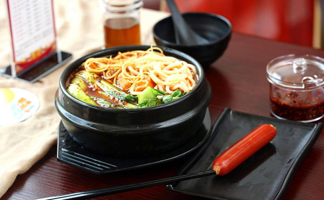 過橋米線店如何維護(hù)顧客關(guān)系，以下三點需注意
