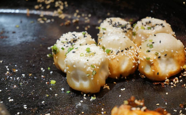 在家做生煎包，掌握這四個小技巧又香又脆汁又多