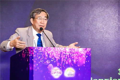 復旦大學教授葛劍雄發(fā)表主題演講