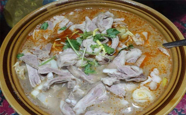 羊雜湯一碗多大利潤，賣羊湯可以一個人干嗎?