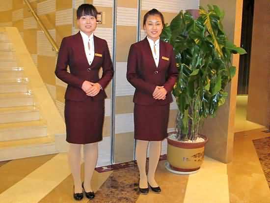 餐廳服務員應該如何迎接客人