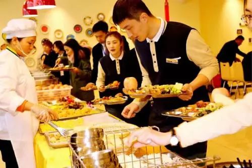 想要員工為餐廳賣命 就得給他們賞三個機會！