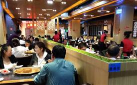 門店數(shù)量急劇縮減，“地攤火鍋”過時了？