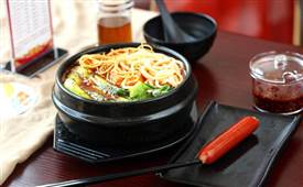過橋米線店如何維護(hù)顧客關(guān)系，以下三點(diǎn)需注意