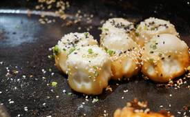 在家做生煎包，掌握這四個小技巧又香又脆汁又多